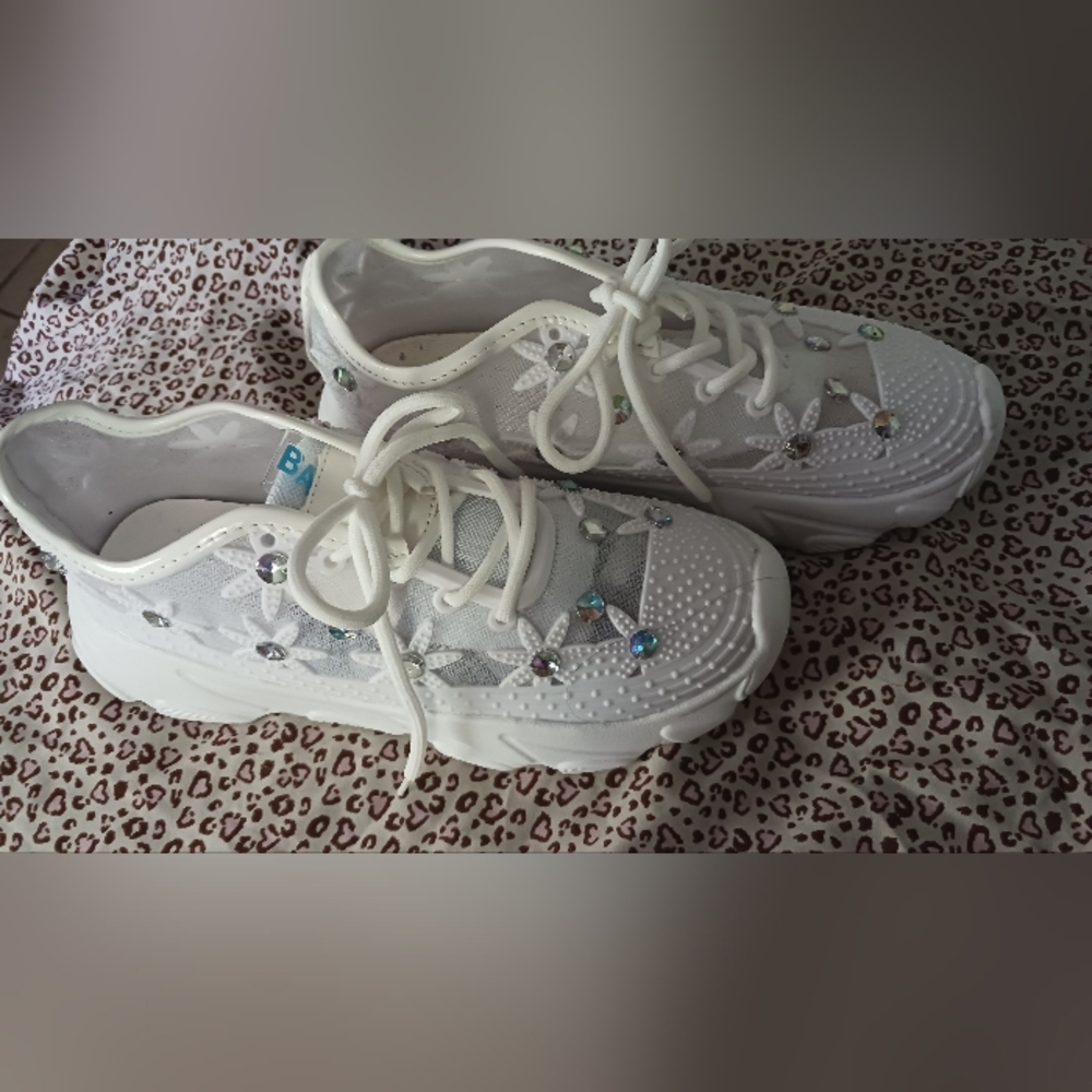 Beutiful white sneakers